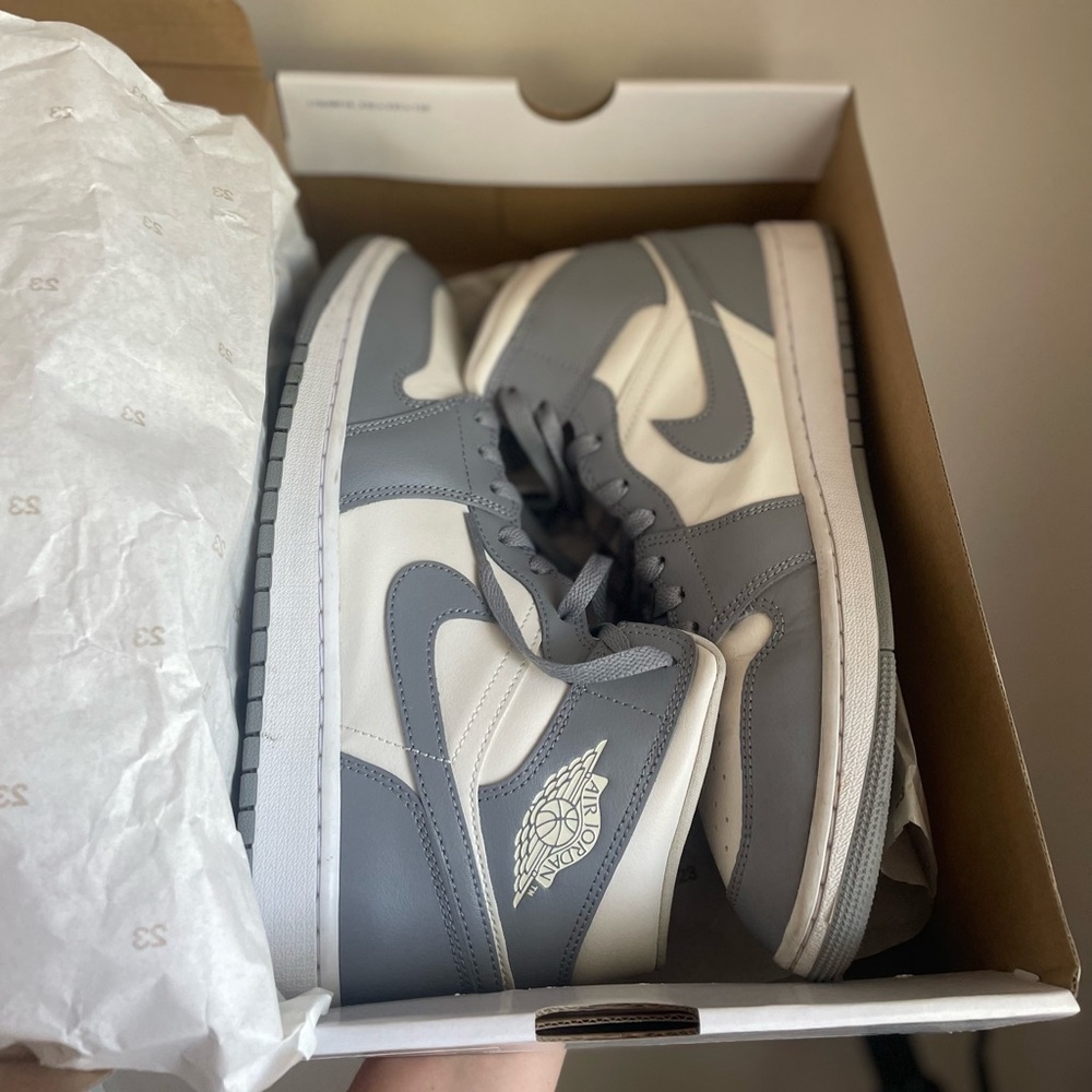 high top jordans grey